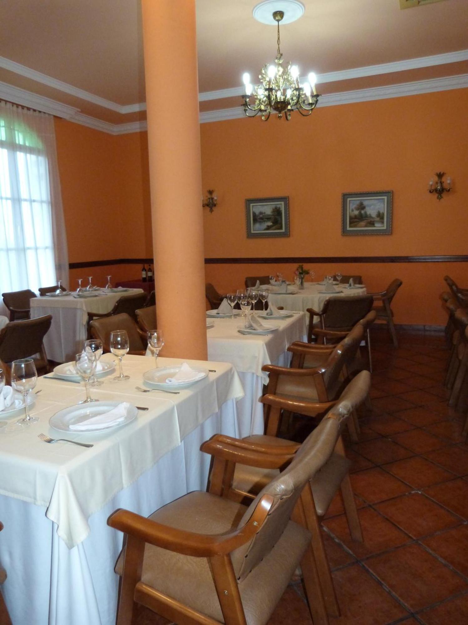 Hostal Restaurante Las Canteras Pedrera Exteriör bild