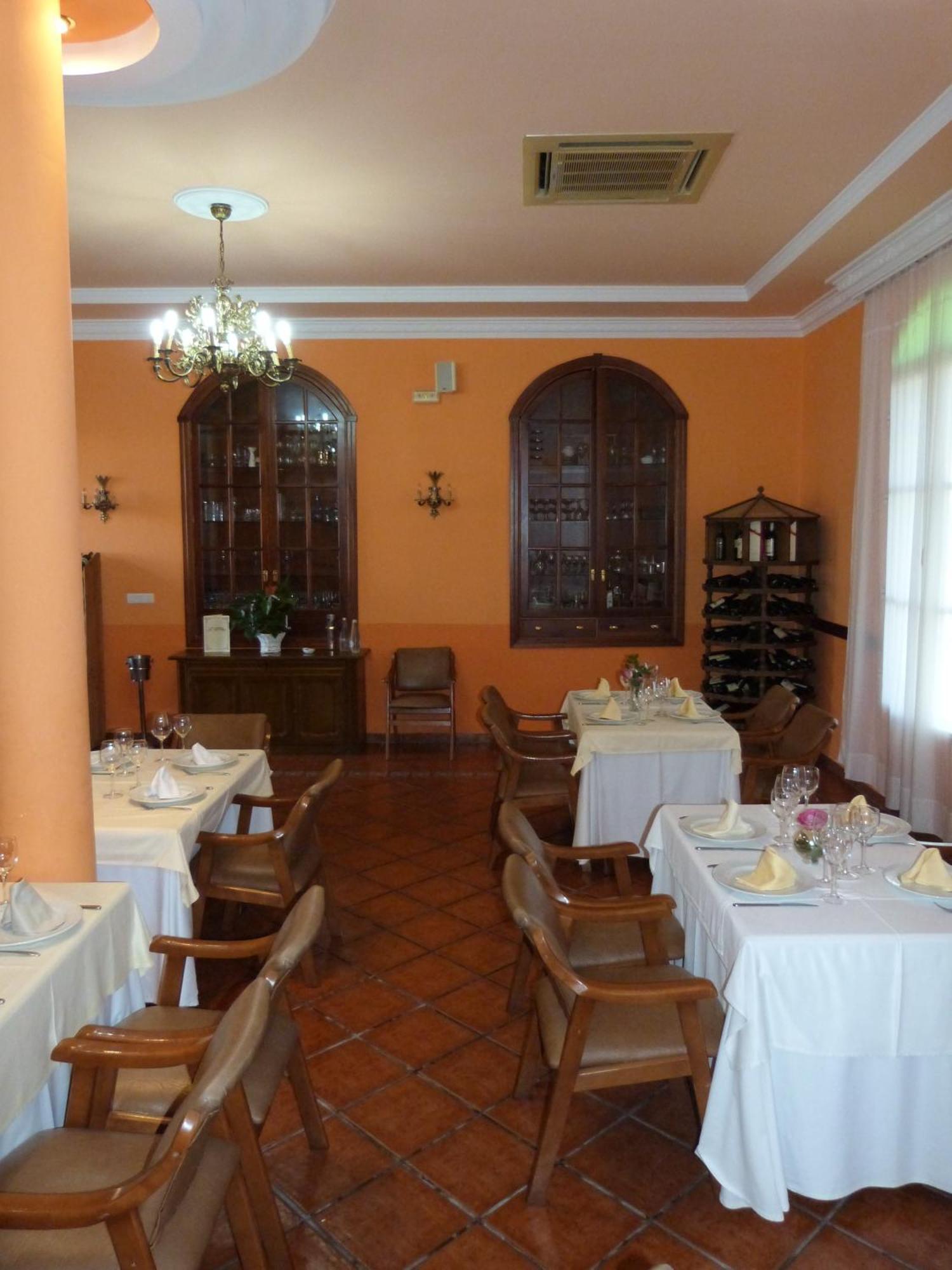 Hostal Restaurante Las Canteras Pedrera Exteriör bild